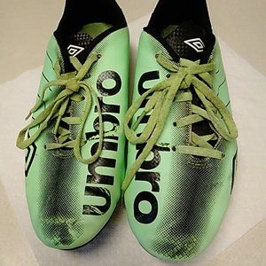 Umbro size 6 womens soccer cleates